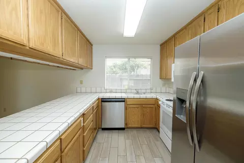 Kitchen - 4423 Capurso Dr, Turlock, CA 95382 photo 3 of 4