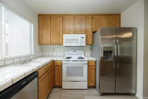 Kitchen - 4423 Capurso Dr, Turlock, CA 95382 photo 2 of 4