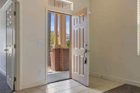 Entry Way - 813 Boulder Ave, Lathrop, CA 95330 photo 6 of 11