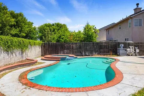 Exterior - 813 Boulder Ave, Lathrop, CA 95330 photo 4 of 6