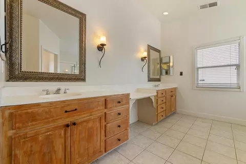 Bath - 813 Boulder Ave, Lathrop, CA 95330 photo 3 of 4