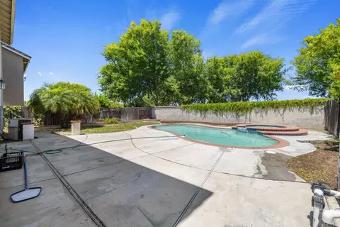 Exterior - 813 Boulder Ave, Lathrop, CA 95330 photo 5 of 6