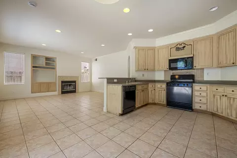 Living - 813 Boulder Ave, Lathrop, CA 95330 photo 2 of 6