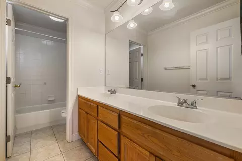 Bath - 813 Boulder Ave, Lathrop, CA 95330 photo 4 of 4