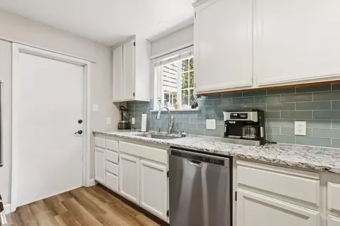 Kitchen - 910 Pennsylvania Pl, Davis, CA 95616 photo 2 of 4