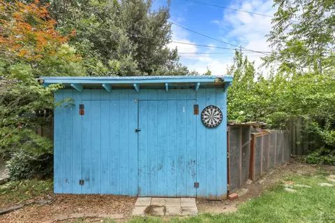 Exterior - 910 Pennsylvania Pl, Davis, CA 95616 photo 7 of 9