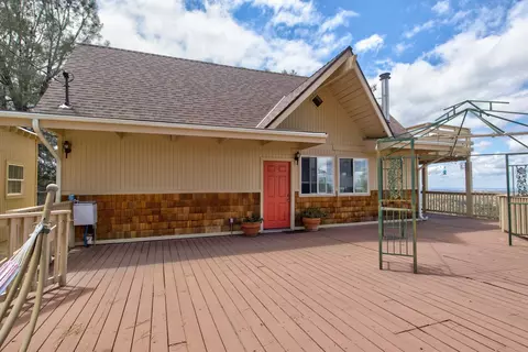 5874 Arbolada Dr, La Grange, CA 95329
