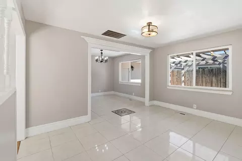 Living - 1408 Wallin Way, Modesto, CA 95351 photo 5 of 7