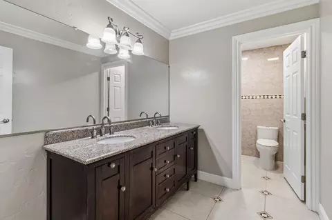 Bath - 1408 Wallin Way, Modesto, CA 95351 photo 3 of 5