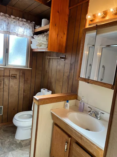Bath - 2266 Fairway Dr, Arnold, CA 95223 photo 2 of 3