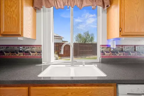 Kitchen - 753 Egret Dr, Williams, CA 95987 photo 6 of 8