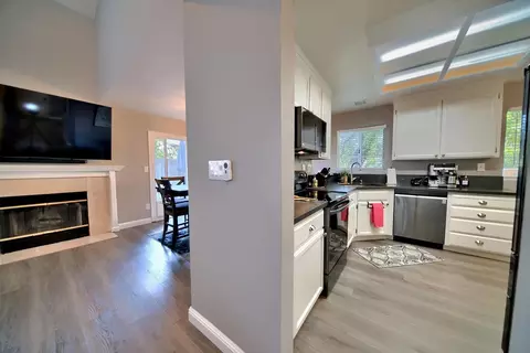 Entry Way - 1002 Pinehurst Ct, Concord, CA 94521 photo 5 of 15