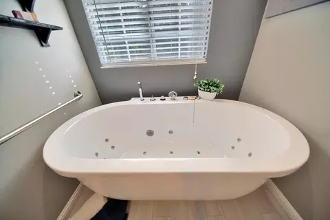 Bath - 1002 Pinehurst Ct, Concord, CA 94521 photo 10 of 13