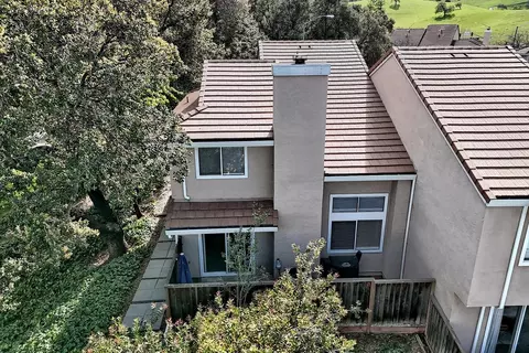 View/Area - 1002 Pinehurst Ct, Concord, CA 94521 photo 2 of 11
