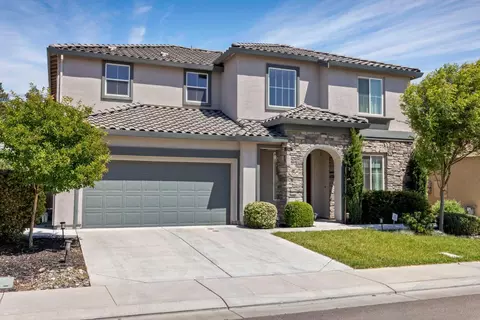Exterior - 1952 Roualt Way, Lodi, CA 95242 photo 6 of 11