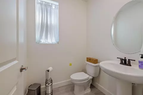 Bath - 1952 Roualt Way, Lodi, CA 95242 photo 1 of 4