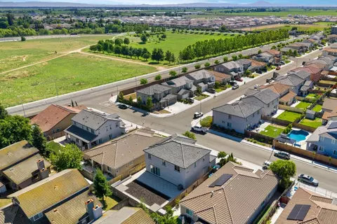 View/Area - 1952 Roualt Way, Lodi, CA 95242 photo 12 of 17