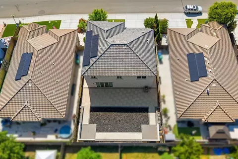 View/Area - 1952 Roualt Way, Lodi, CA 95242 photo 9 of 17