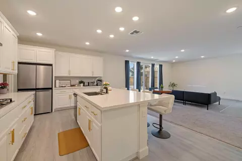 Kitchen - 1952 Roualt Way, Lodi, CA 95242 photo 4 of 5