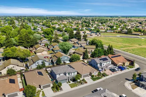 View/Area - 1952 Roualt Way, Lodi, CA 95242 photo 14 of 17