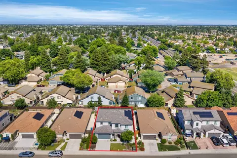View/Area - 1952 Roualt Way, Lodi, CA 95242 photo 16 of 17