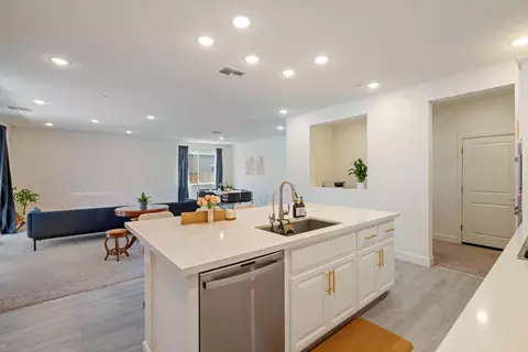 Kitchen - 1952 Roualt Way, Lodi, CA 95242 photo 3 of 5