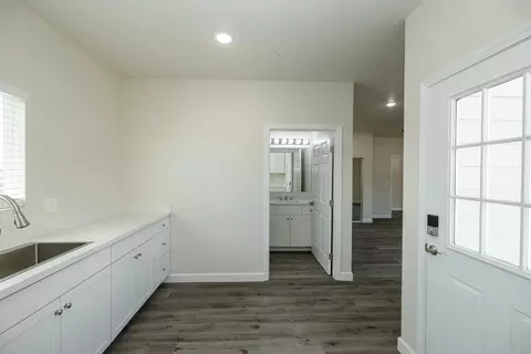 Entry Way - 720 N 2nd St, Patterson, CA 95363 photo 2 of 3