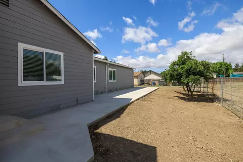 Exterior - 720 N 2nd St, Patterson, CA 95363 photo 7 of 15