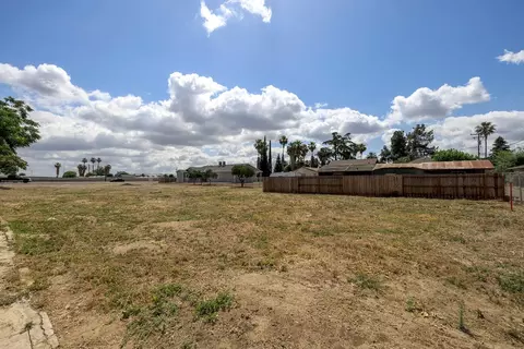 Exterior - 720 N 2nd St, Patterson, CA 95363 photo 14 of 15