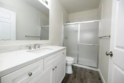Bath - 720 N 2nd St, Patterson, CA 95363 photo 9 of 10