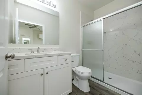 Bath - 720 N 2nd St, Patterson, CA 95363 photo 5 of 10