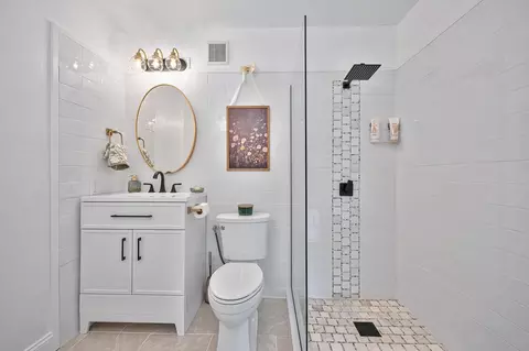 Bath - 4860 Silk Tree Ln, Cool, CA 95614 photo 4 of 8