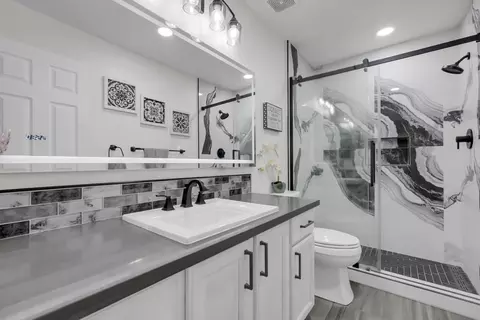 Bath - 1210 Cherry Oak Ln, Manteca, CA 95336 photo 3 of 3