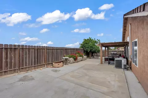 Exterior - 1210 Cherry Oak Ln, Manteca, CA 95336 photo 3 of 5