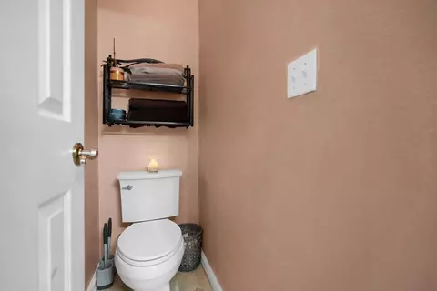 Bath - 1210 Cherry Oak Ln, Manteca, CA 95336 photo 2 of 3