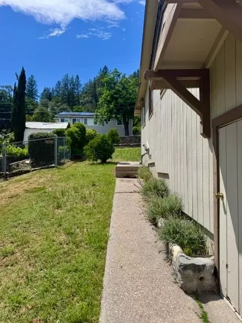 Exterior - 240 Pleasant St, Colfax, CA 95713 photo 7 of 8