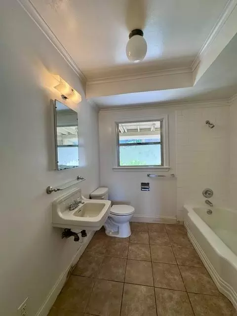 Bath - 240 Pleasant St, Colfax, CA 95713 photo 1 of 1