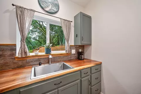 Kitchen - 21800 Emery Ln, Colfax, CA 95713 photo 4 of 4