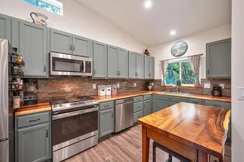 Kitchen - 21800 Emery Ln, Colfax, CA 95713 photo 1 of 4
