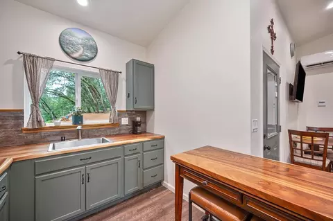 Kitchen - 21800 Emery Ln, Colfax, CA 95713 photo 3 of 4