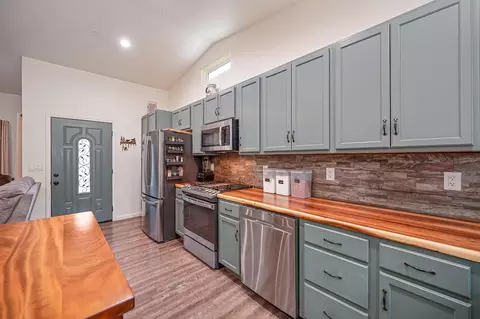 Kitchen - 21800 Emery Ln, Colfax, CA 95713 photo 2 of 4