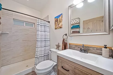 Bath - 21800 Emery Ln, Colfax, CA 95713 photo 2 of 2