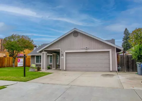 1177 Mirror Lake Dr, Merced, CA 95340