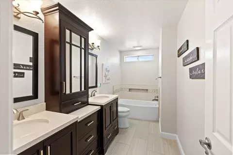 Bath - 2832 Belharbour Dr, Modesto, CA 95355 photo 7 of 12