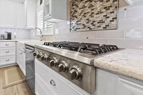 Kitchen - 2832 Belharbour Dr, Modesto, CA 95355 photo 6 of 9