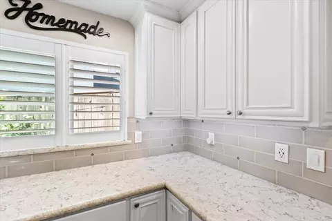 Kitchen - 2832 Belharbour Dr, Modesto, CA 95355 photo 5 of 9