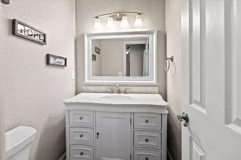 Bath - 2832 Belharbour Dr, Modesto, CA 95355 photo 1 of 12