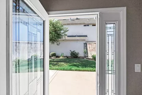 Entry Way - 2832 Belharbour Dr, Modesto, CA 95355 photo 7 of 15