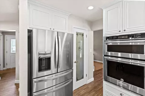 Kitchen - 2832 Belharbour Dr, Modesto, CA 95355 photo 7 of 9