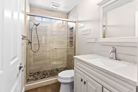 Bath - 2832 Belharbour Dr, Modesto, CA 95355 photo 6 of 12